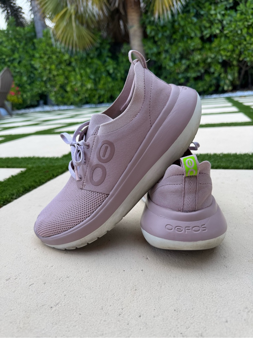 OOFOS Women's Lavender-Pink Lightweight Sneakers